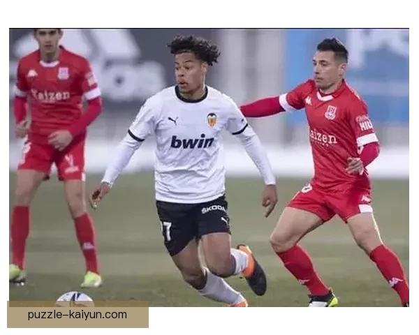 瓦伦西亚防线问题持续困扰球队，状态回暖值得关注